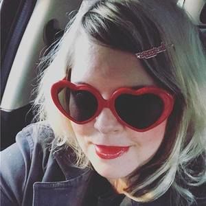 Meet your Posher, Lora